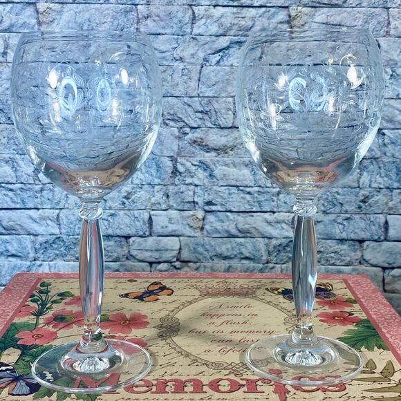 Elegant Etched Crystal Wine Glass Set of Two Tall Stemmed Wine Goblets - Picture 2 of 5